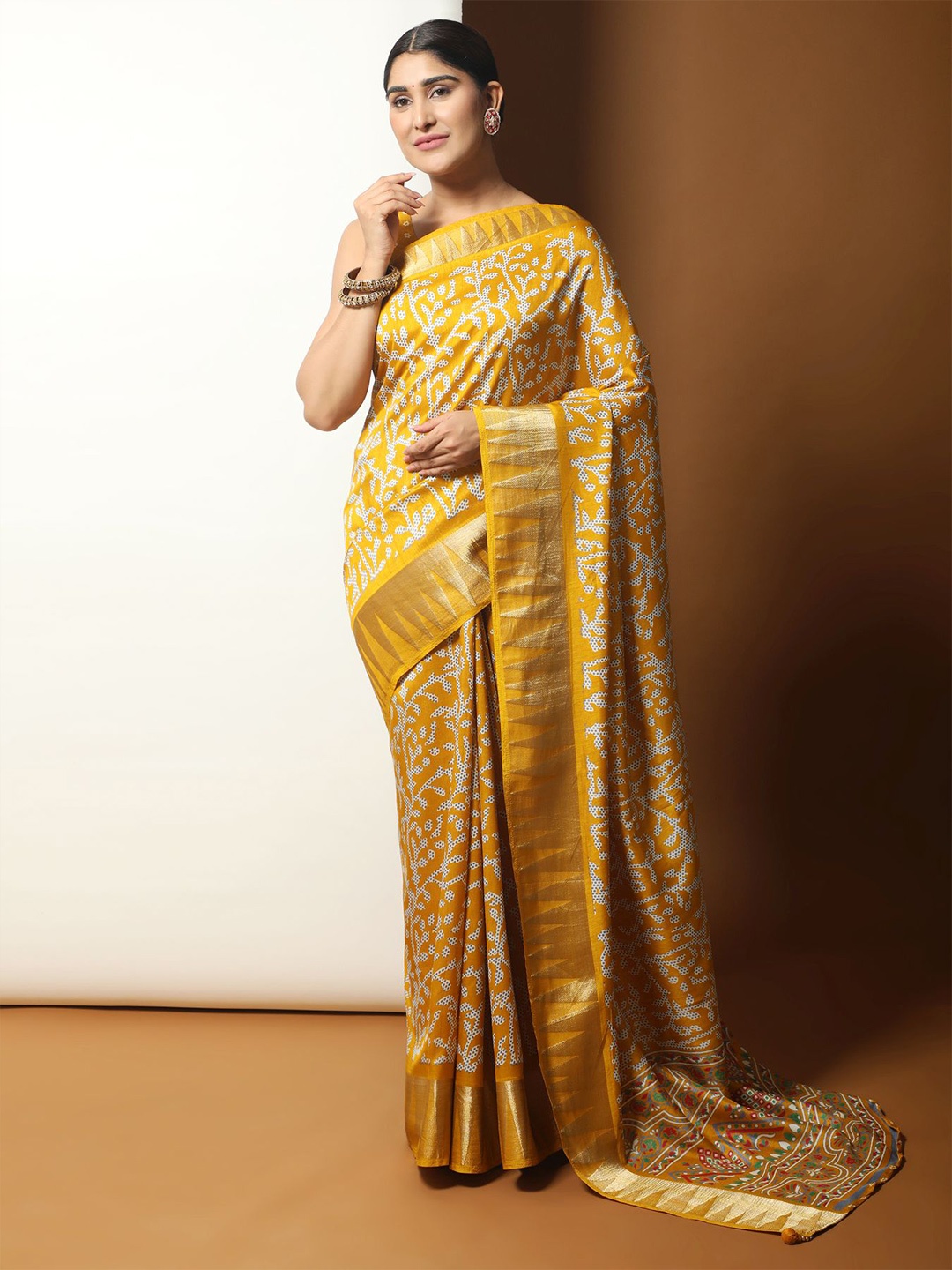 

Phenav Ethnic Motifs Zari Brasso Kanjeevaram Saree, Yellow