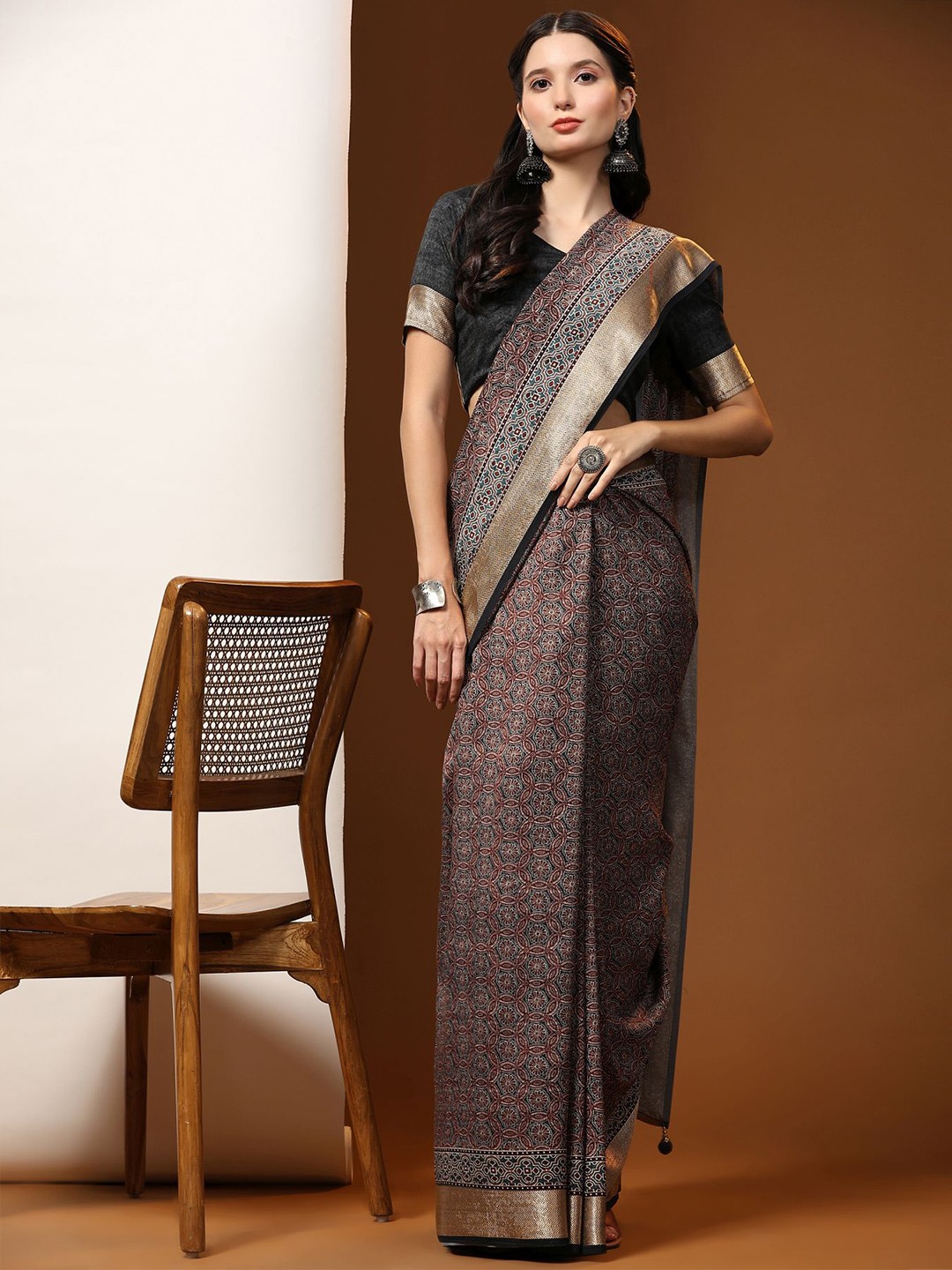 

Phenav Ethnic Motifs Zari Brasso Kanjeevaram Saree With Blouse Piece, Brown