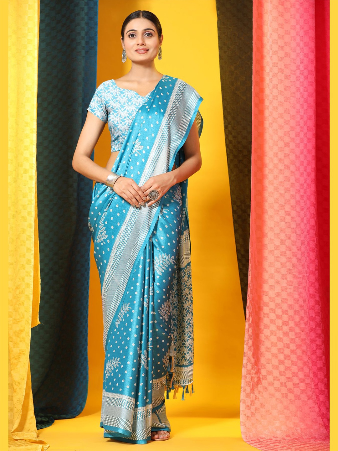 

Phenav Floral Printed Brasso Patola Saree, Blue