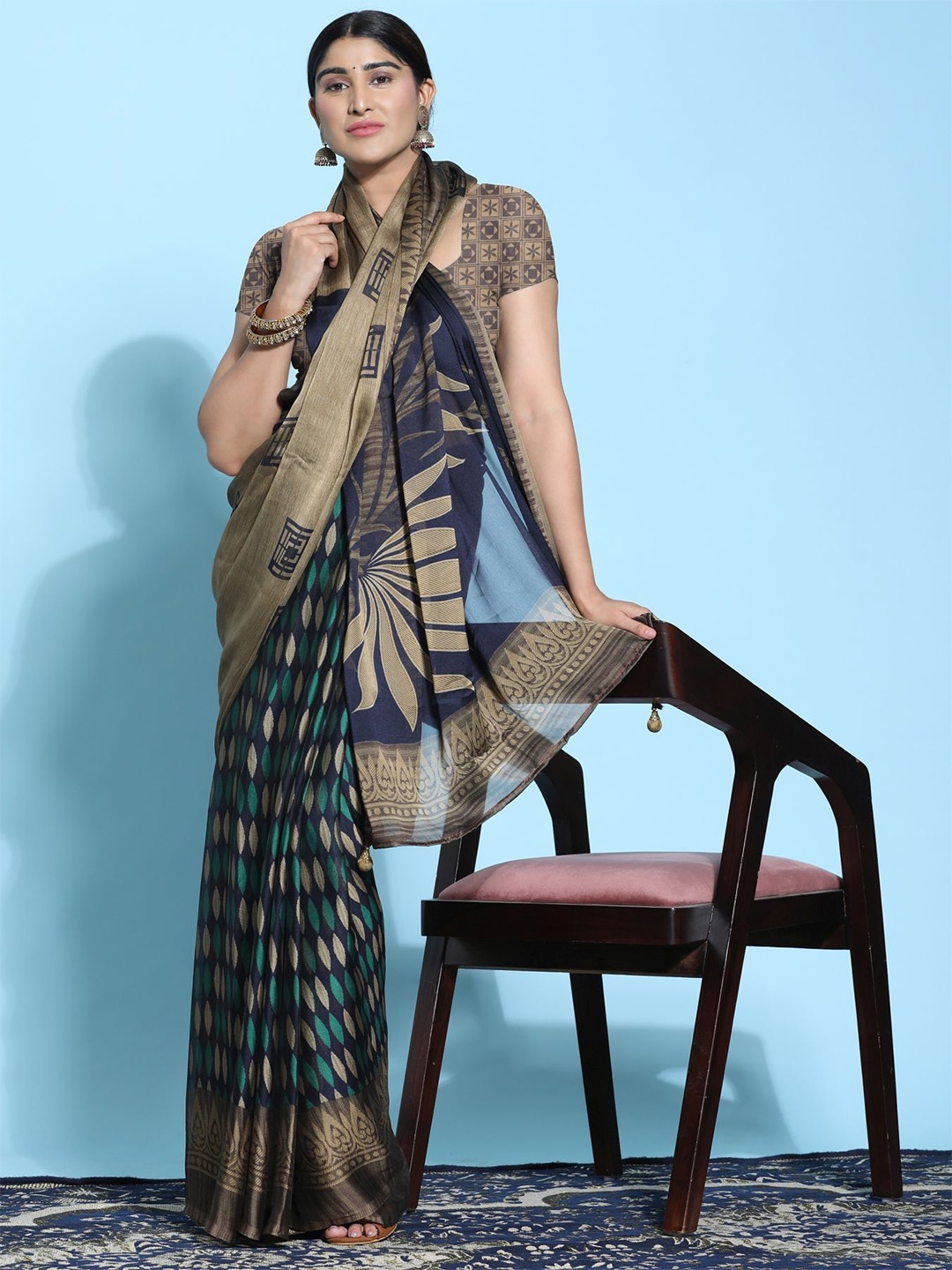 

Phenav Geometric Printed Brasso Patola Saree, Black