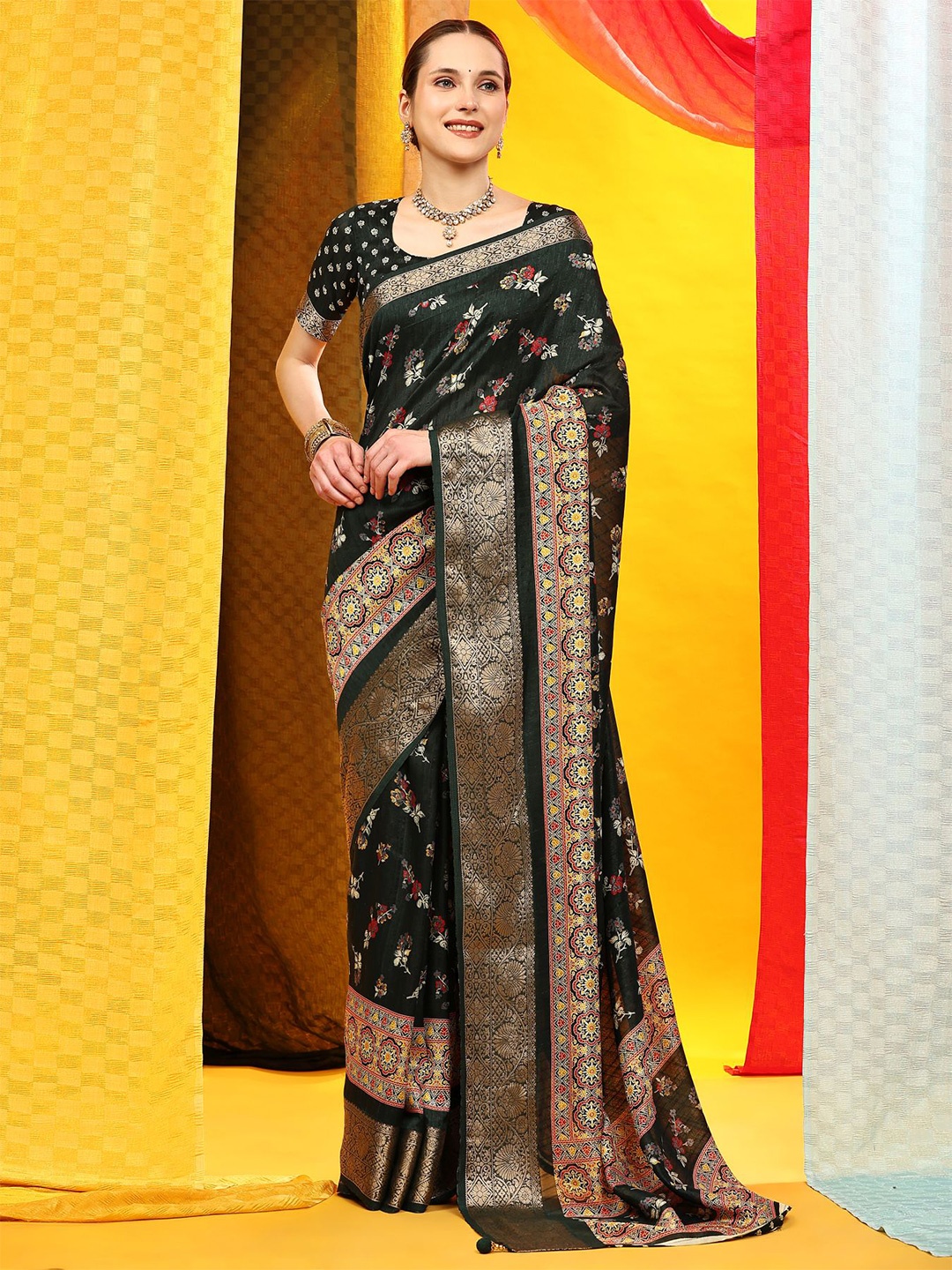 

Phenav Floral Zari Brasso Kanjeevaram Saree With Blouse Piece, Black