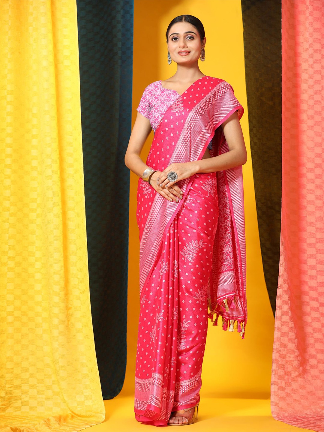 

Phenav Polka Dot Brasso Patola Saree, Pink