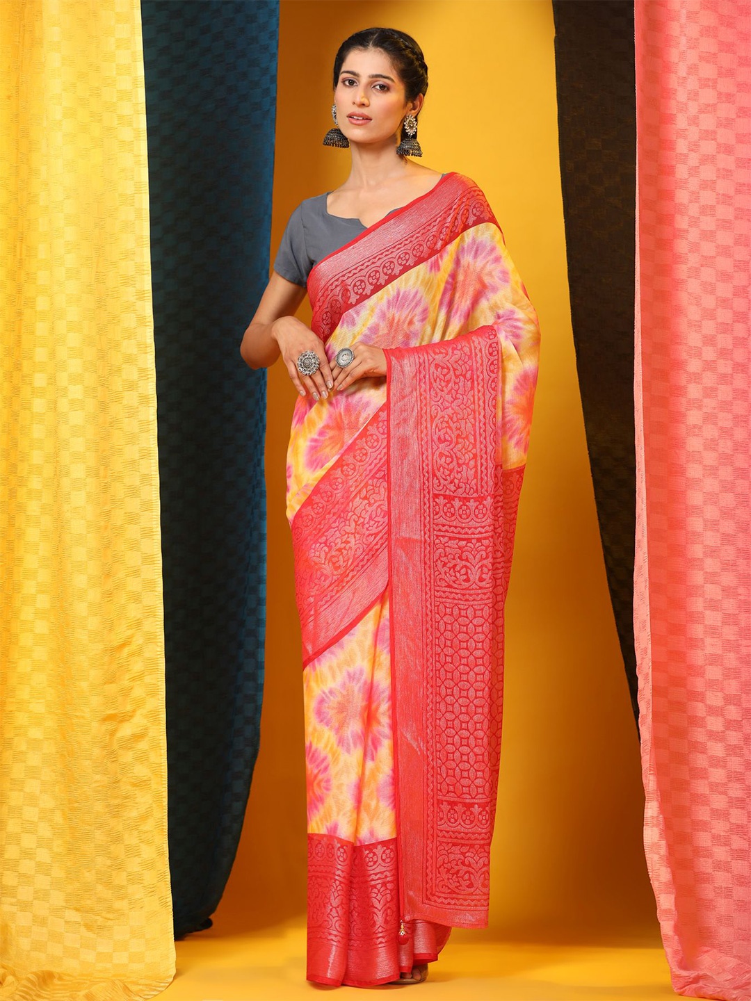 

Phenav Tie and Dye Zari Brasso Patola Saree, Yellow