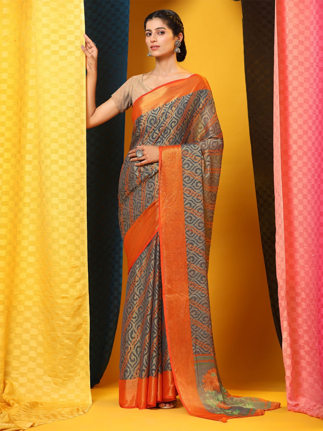 

Phenav Ethnic Motifs Zari Brasso Patola Saree, Grey