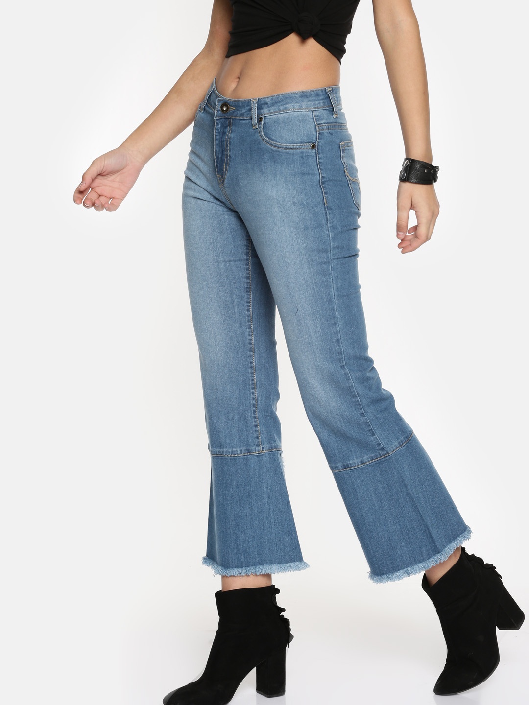 

Roadster Women Blue Cropped Flared Mid-Rise Clean Look Stretchable Jeans