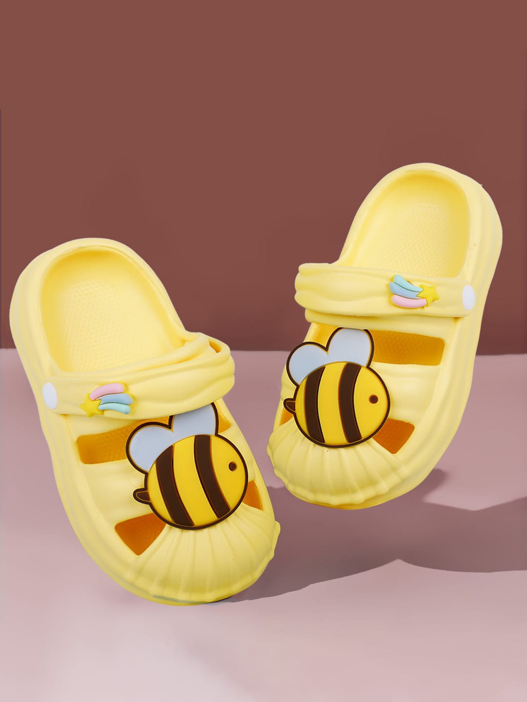 

Baby Moo Kids Buzzing Bee Applique Waterproof Anti-Skid Clogs, Yellow