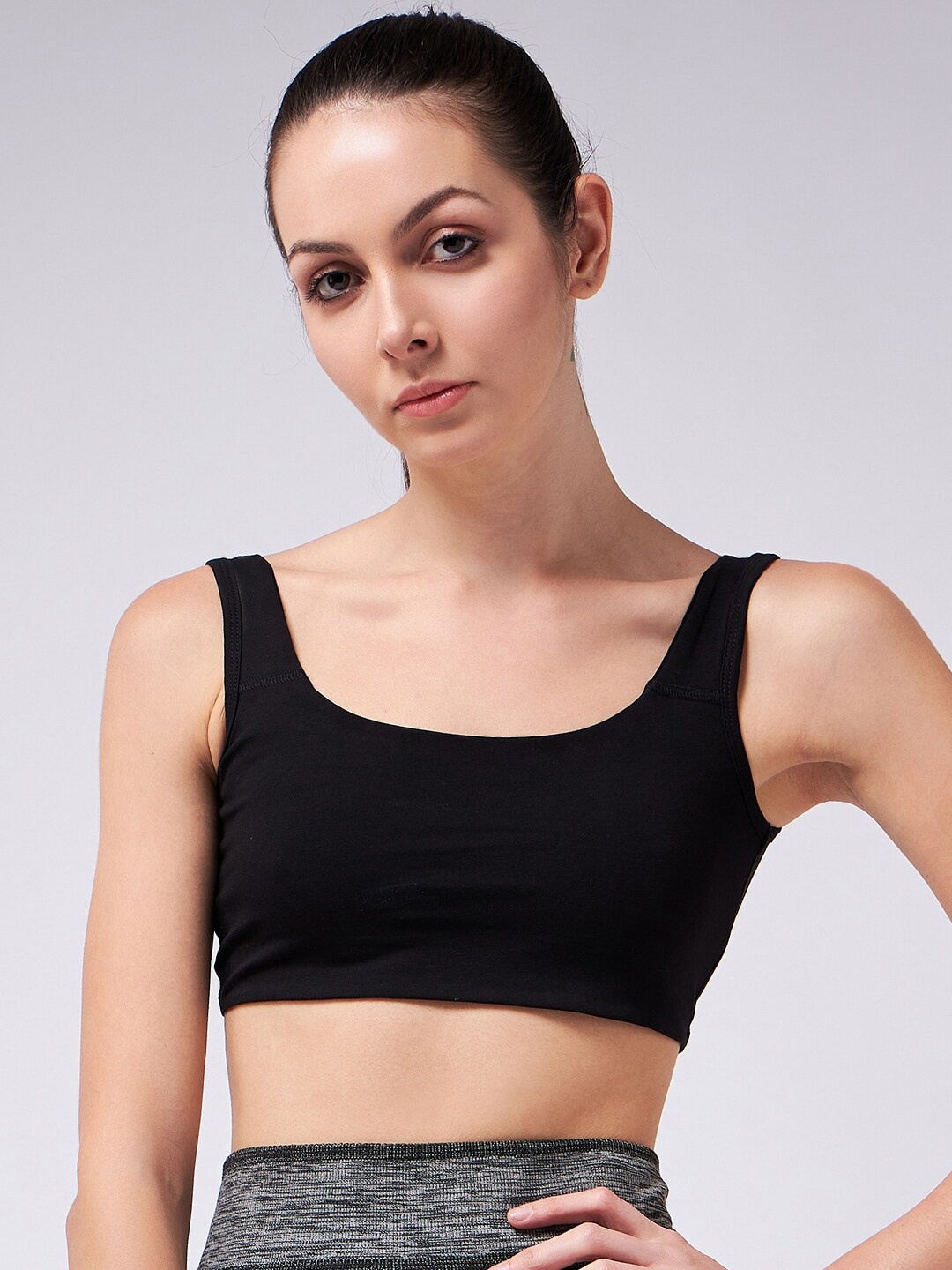 

COLOR CAPITAL Full Coverage Sports Bra with Anti Microbial, Black