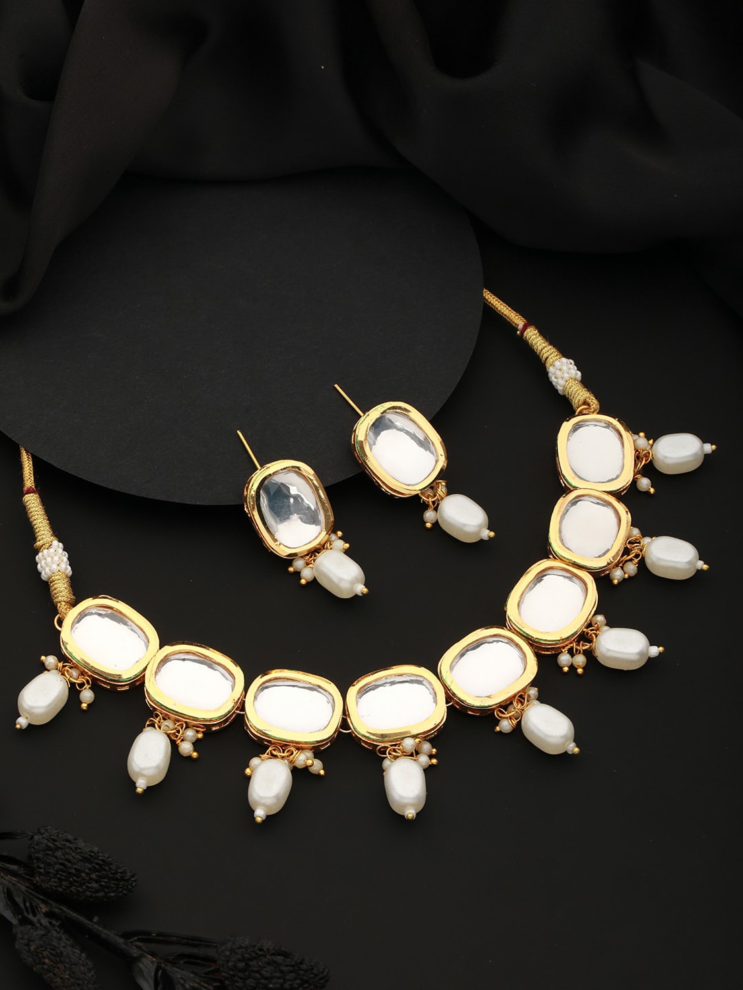 

Aadvik Designs Gold-Plated Kundan Studded & Beaded Necklace & Earrings