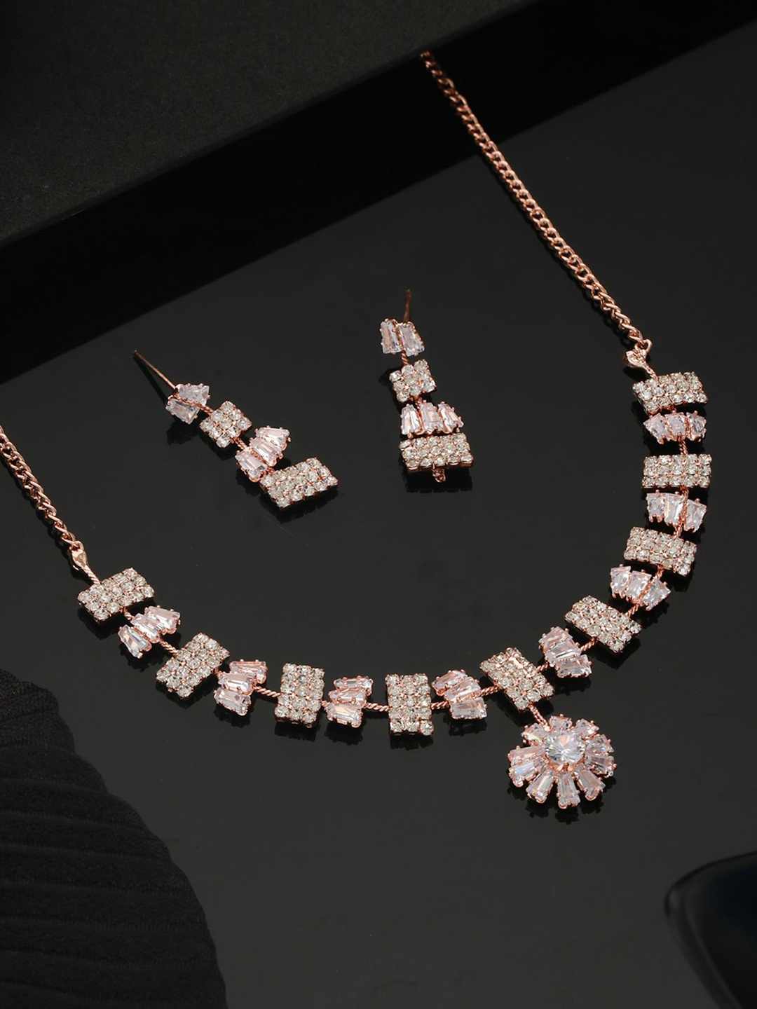 

Aadvik Designs Rose Gold-Plated Stones-Studded Jewellery Set