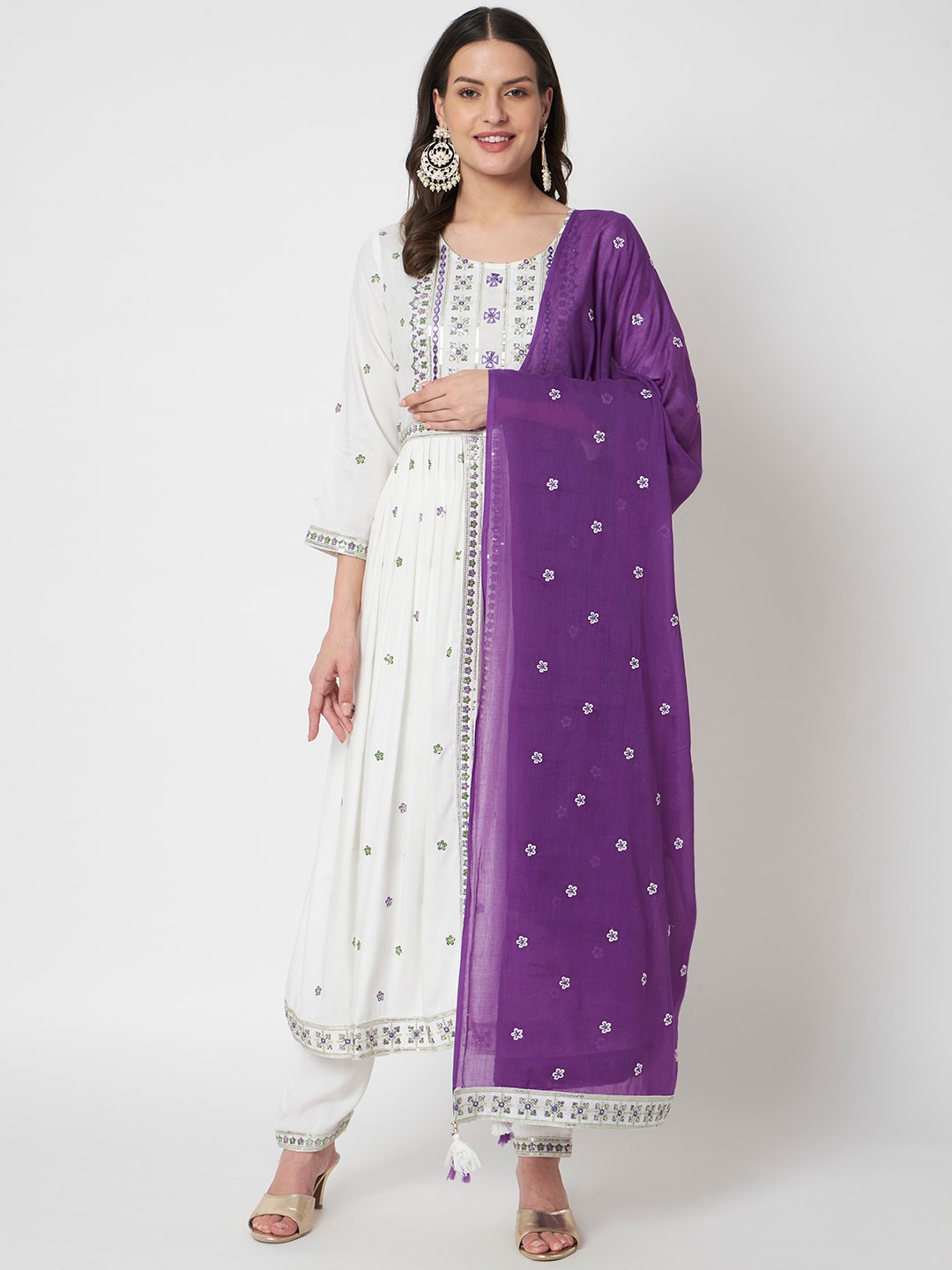

IkDaiya Floral Embroidered Thread Work Kurta With Trousers & Dupatta, White