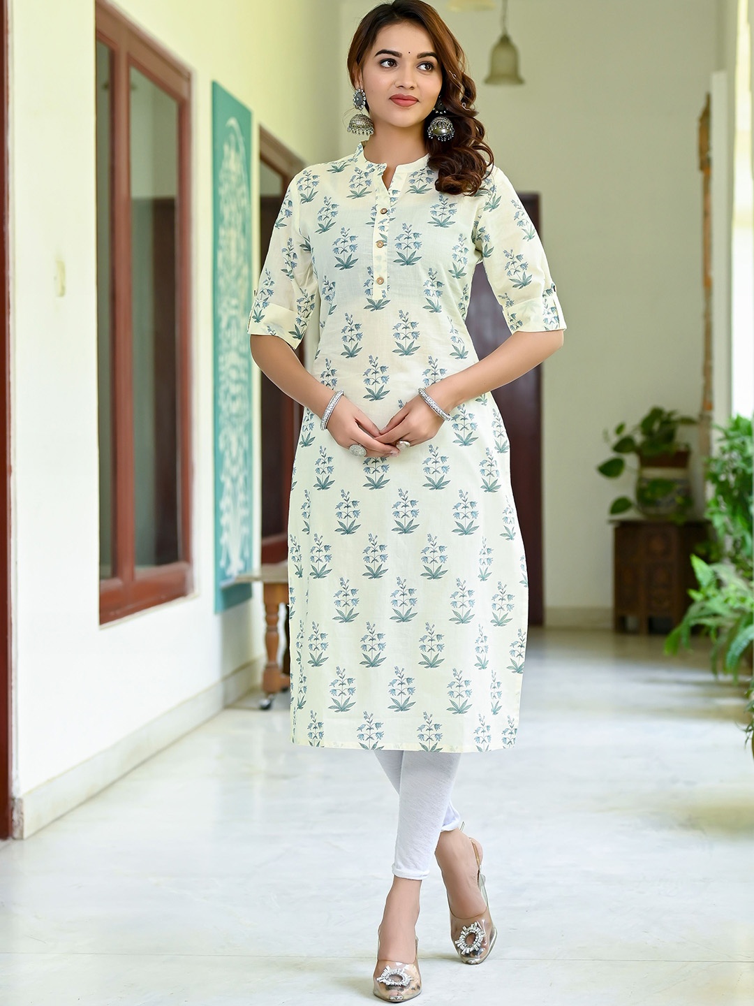 

Nishika Floral Printed Mandarin Collar Cotton Kurta, Cream
