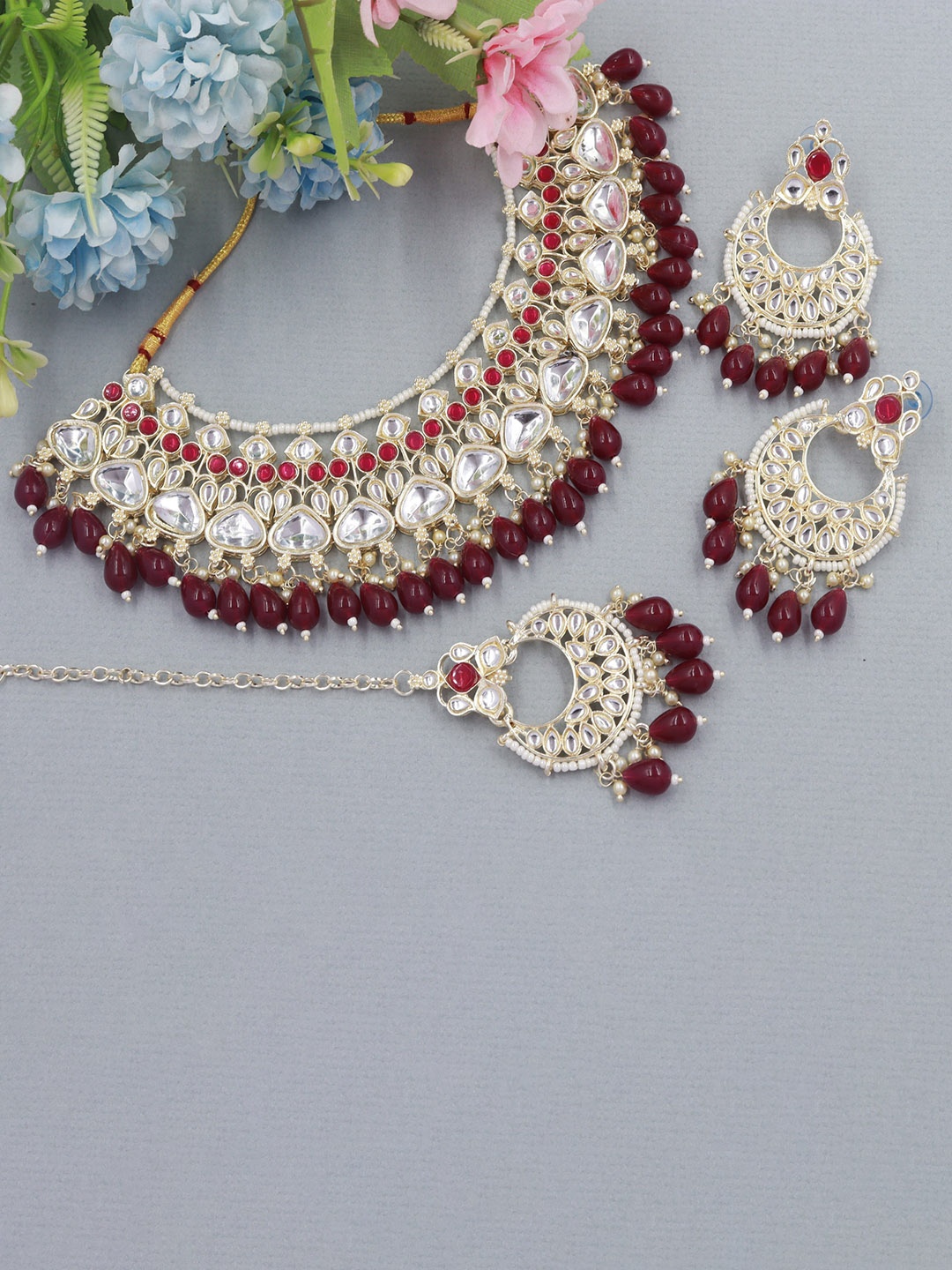 

Rhymee Gold-Plated kundan Studded & Pearls Beaded Jewellery Set