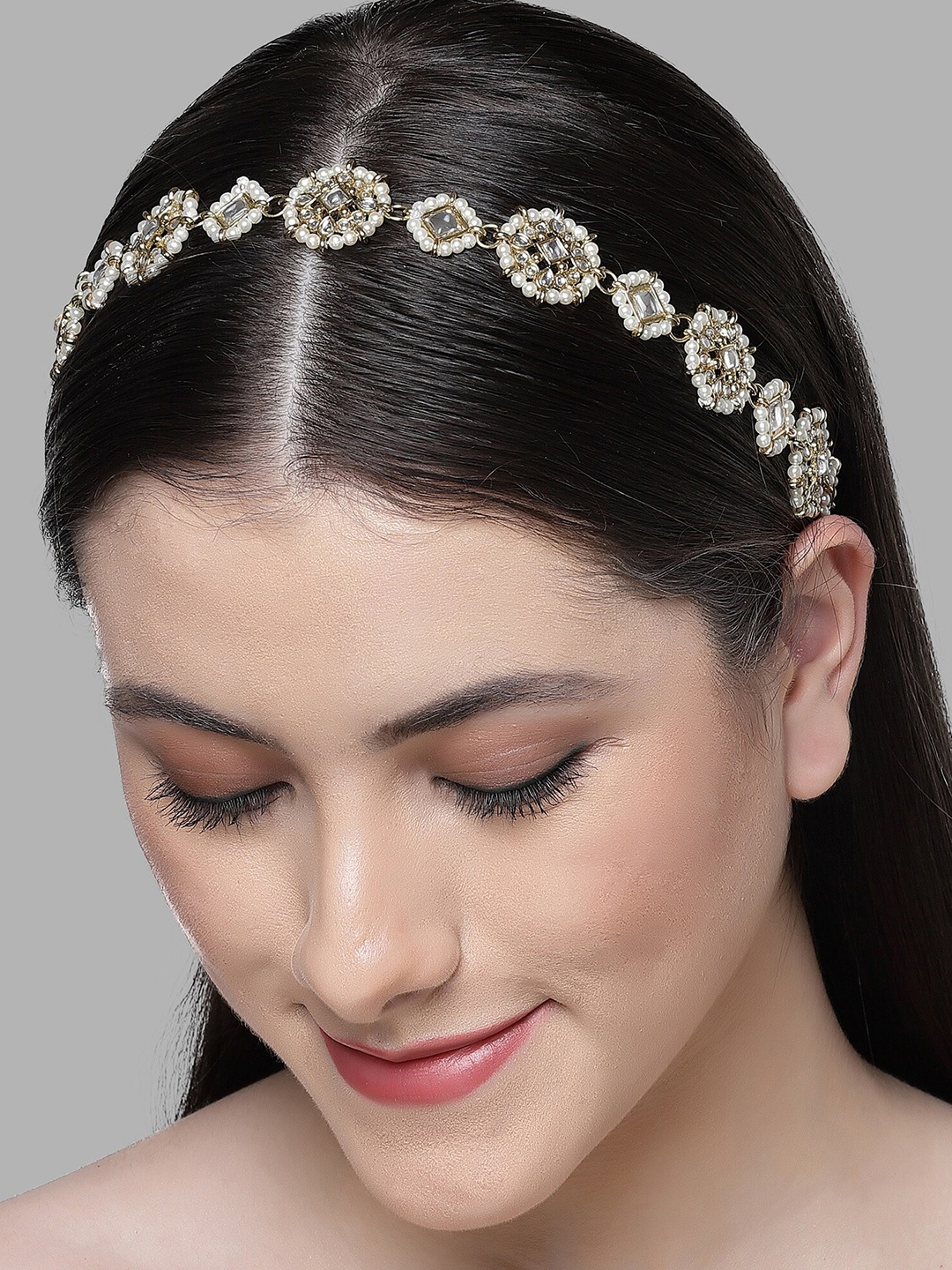 

KARATCART Women Gold-Plated Kundan Studded & Beaded Hairband