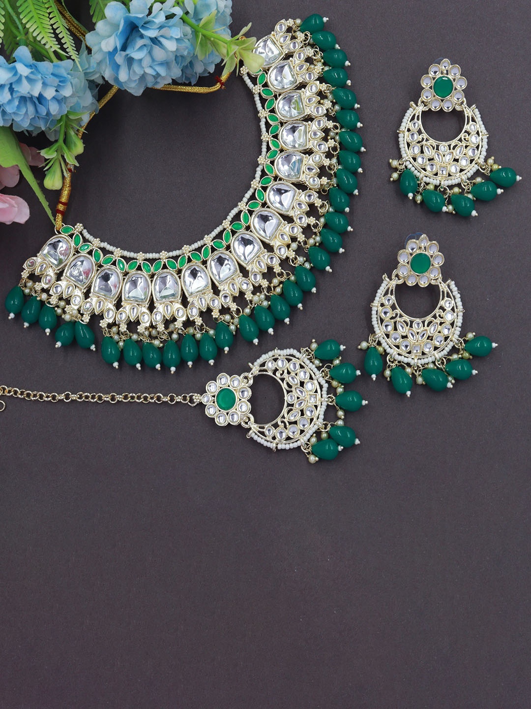 

Rhymee Gold-Plated Kundan-Studded & Beaded Jewellery Set, Green