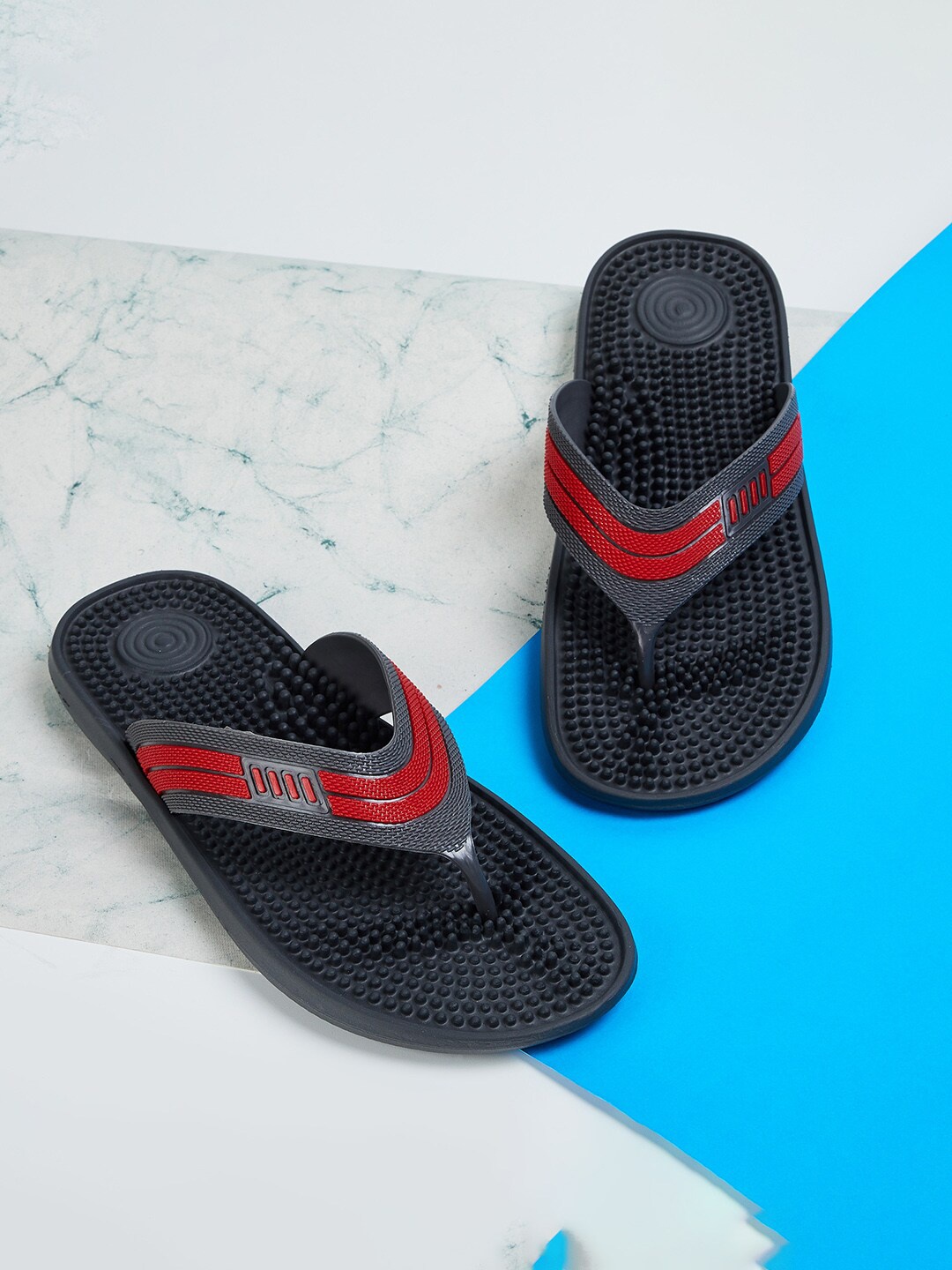 

max Men Textured Thong Flip-Flops, Grey