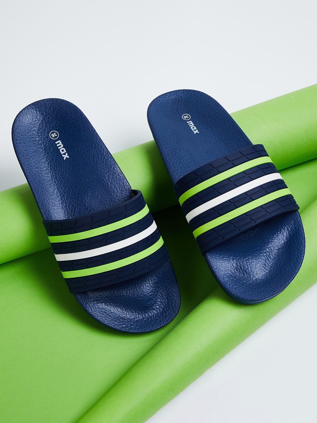 

max Boys Striped Sliders, Navy blue
