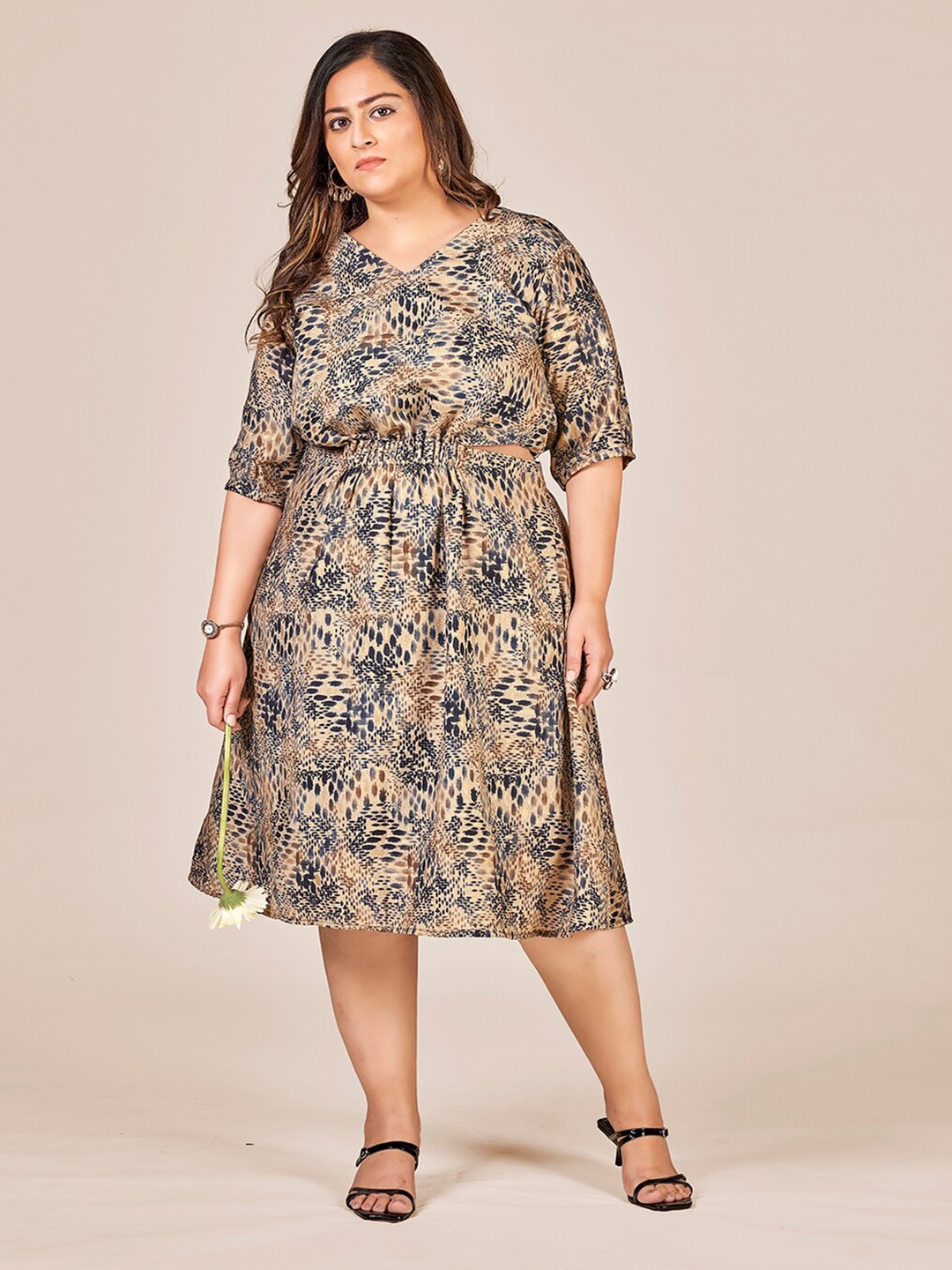 

Curvy Lane Plus Size Abstract Printed V-Neck Cut-Outs A-Line Dress, Beige