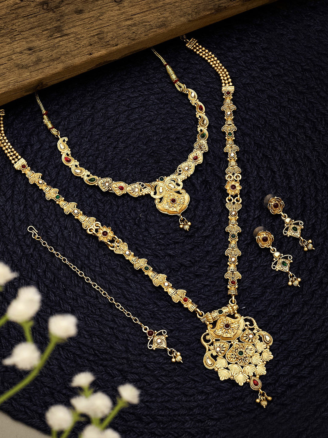 

ATIBELLE Gold-Plated Kundan-Studded & Beaded Jewellery Set