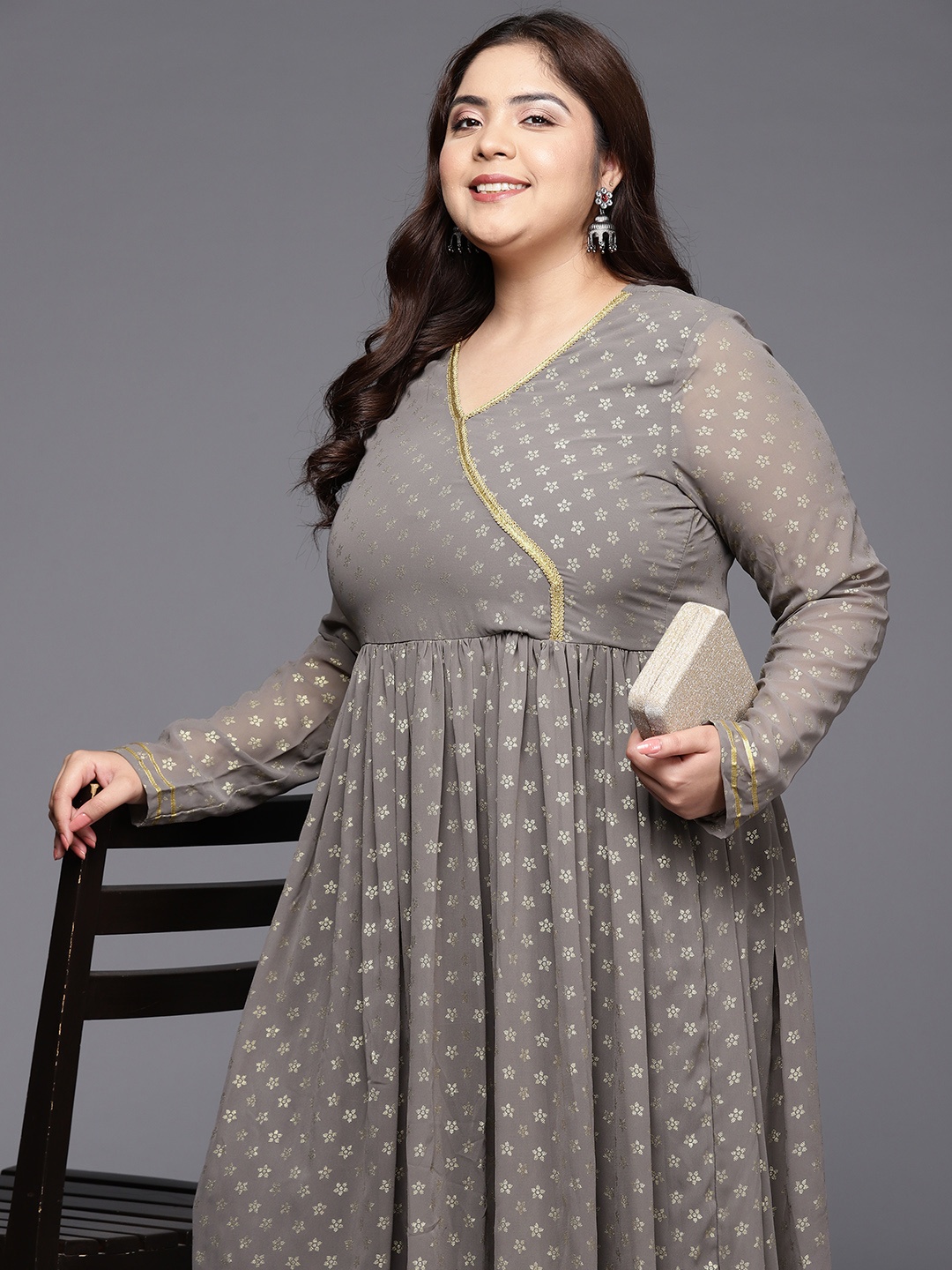 

A PLUS BY AHALYAA Plus Size Floral Printed Zari Angrakha Kurta with Palazzos, Grey