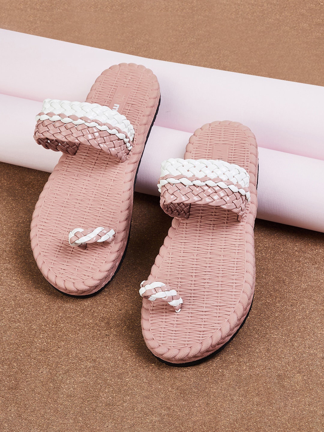 

max Braided One Toe Flats, Pink