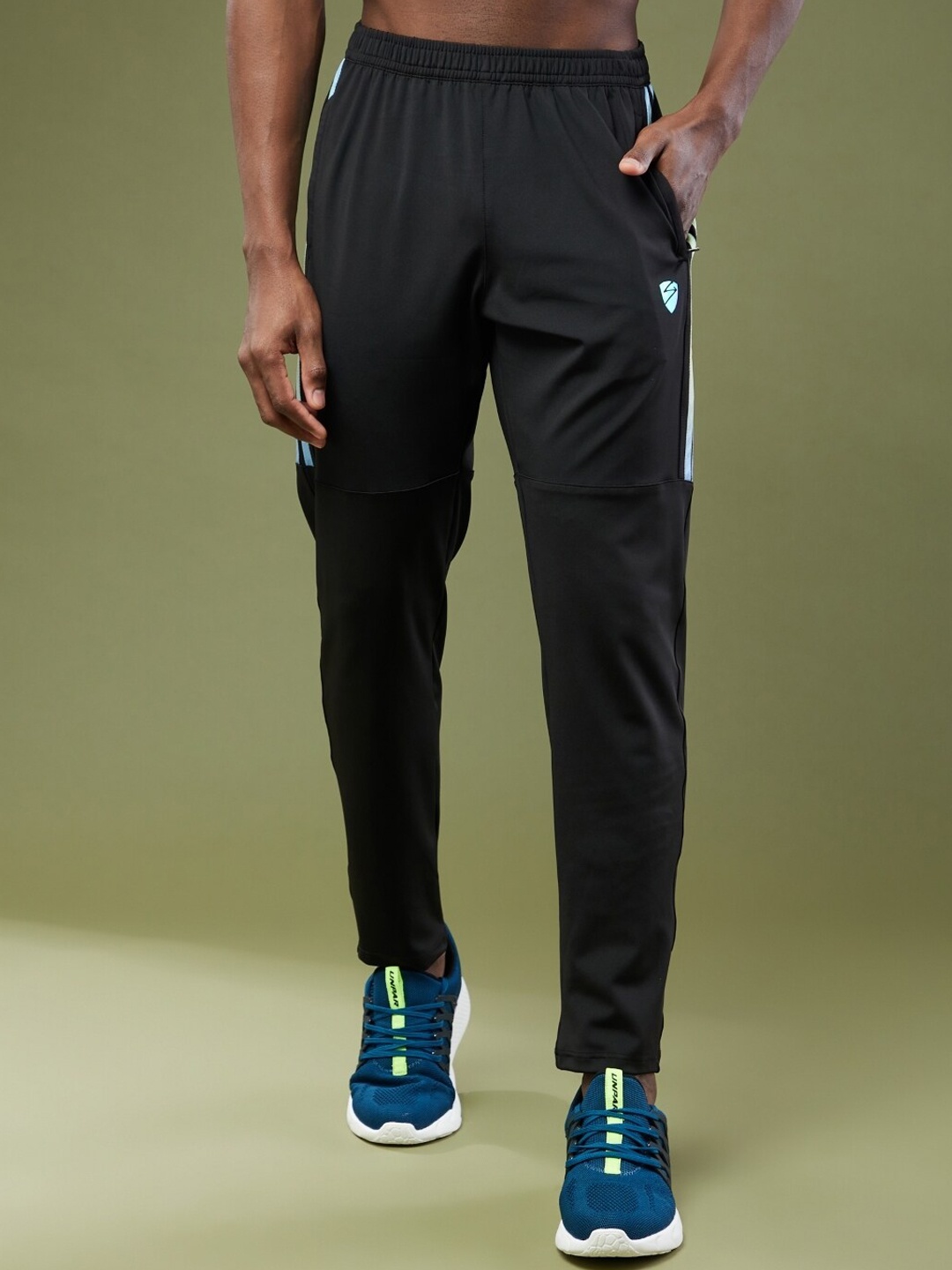 

UNPAR Men Mid-Rise Lightweight Track Pants, Black
