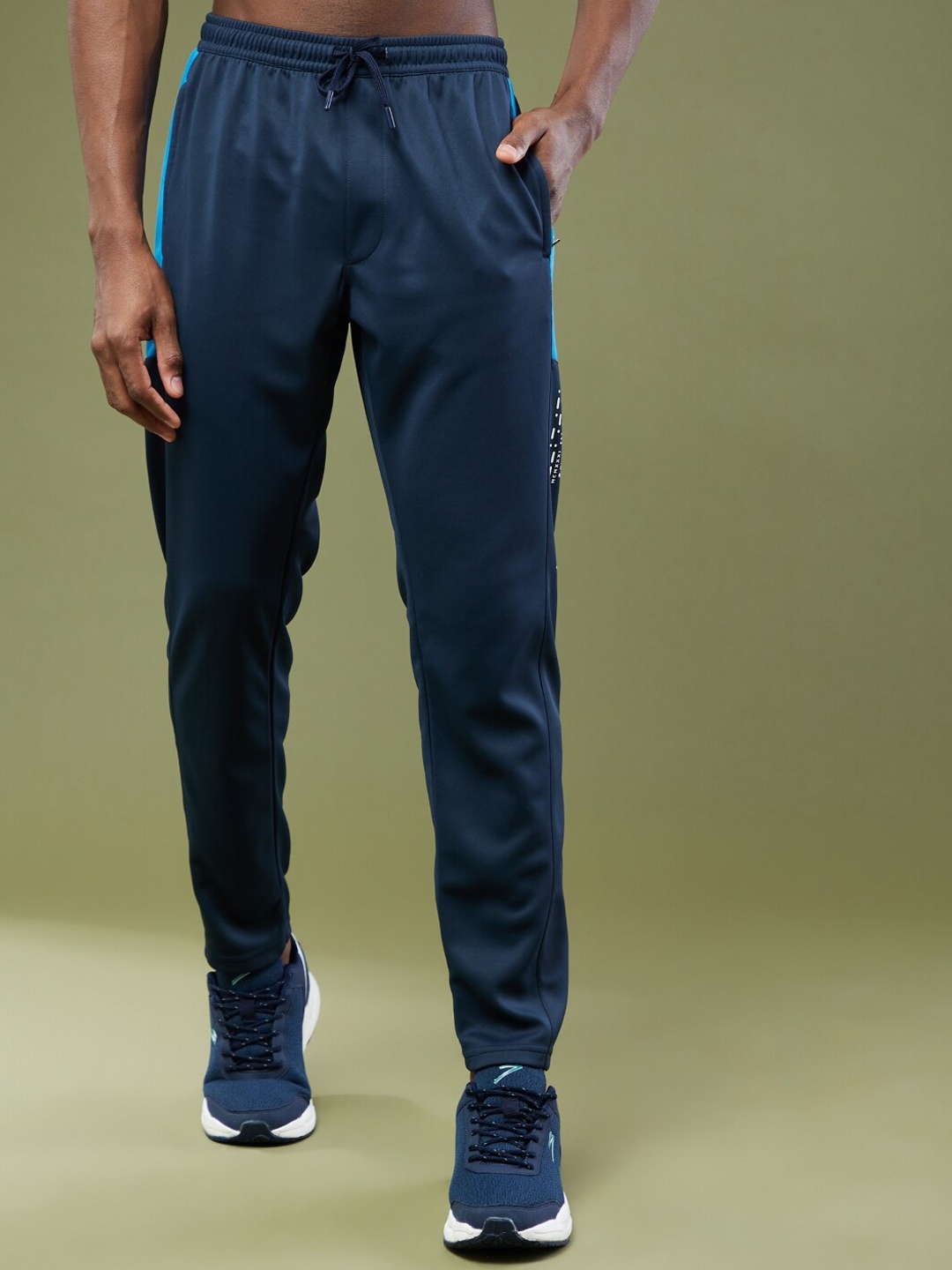 

UNPAR Men Mid Rise Ultra Soft Track Pants, Navy blue