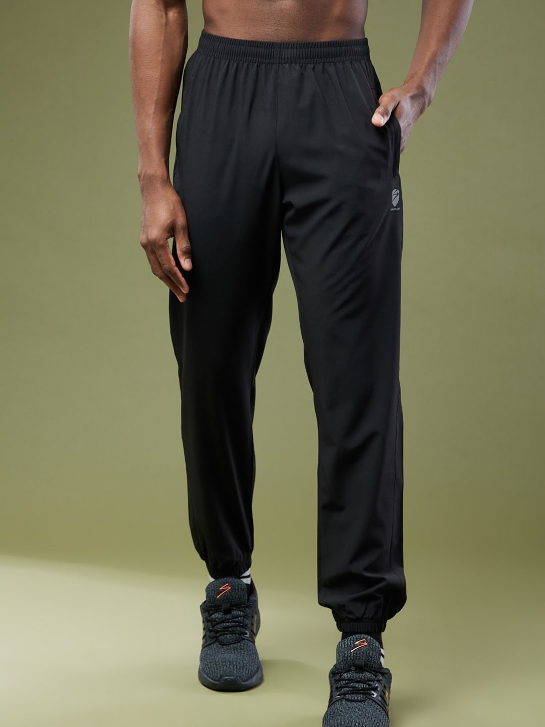 

UNPAR Men Mid-Rise Lightweight Joggers, Black