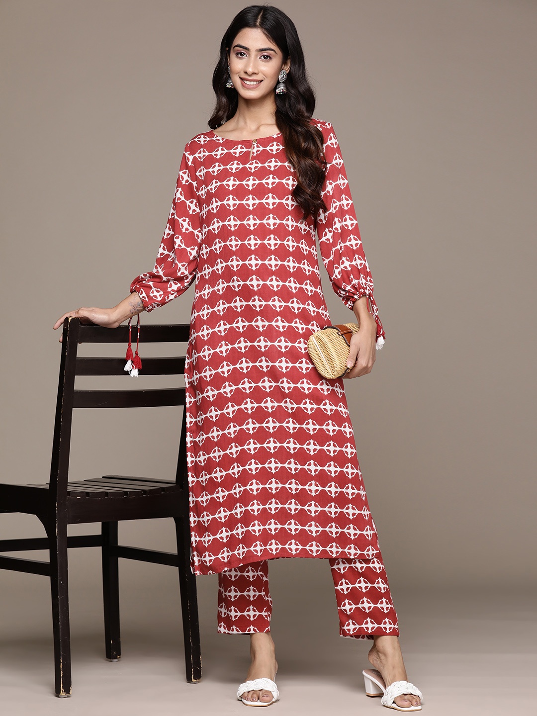 

Anubhutee Women Printed Regular Kurta with Trousers, Maroon