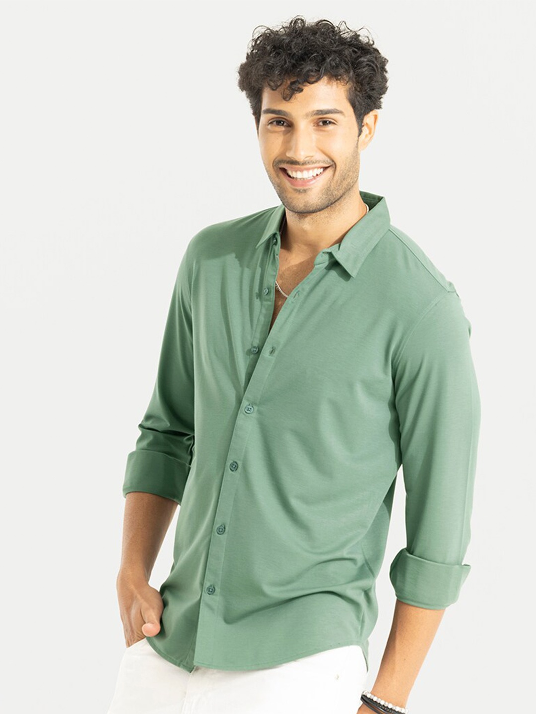 

Snitch Green Classic Slim Fit Cotton Casual Shirt