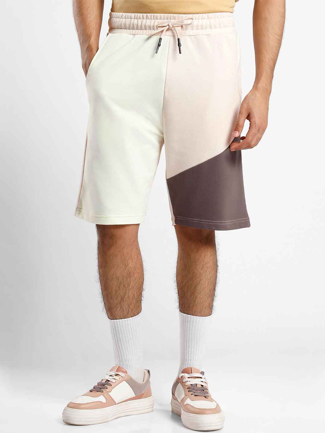 

NOBERO Men Colourblocked Loose Fit Shorts, Beige