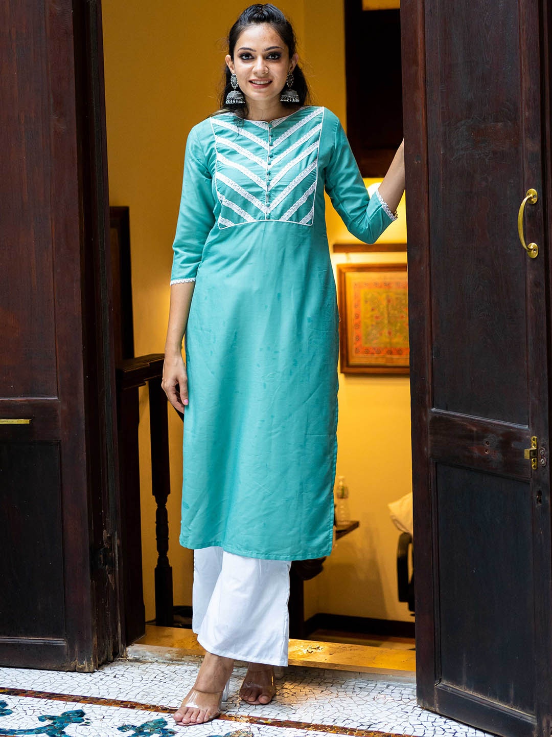 

WEAVLLITE Embellished Round Neck Kurta, Blue