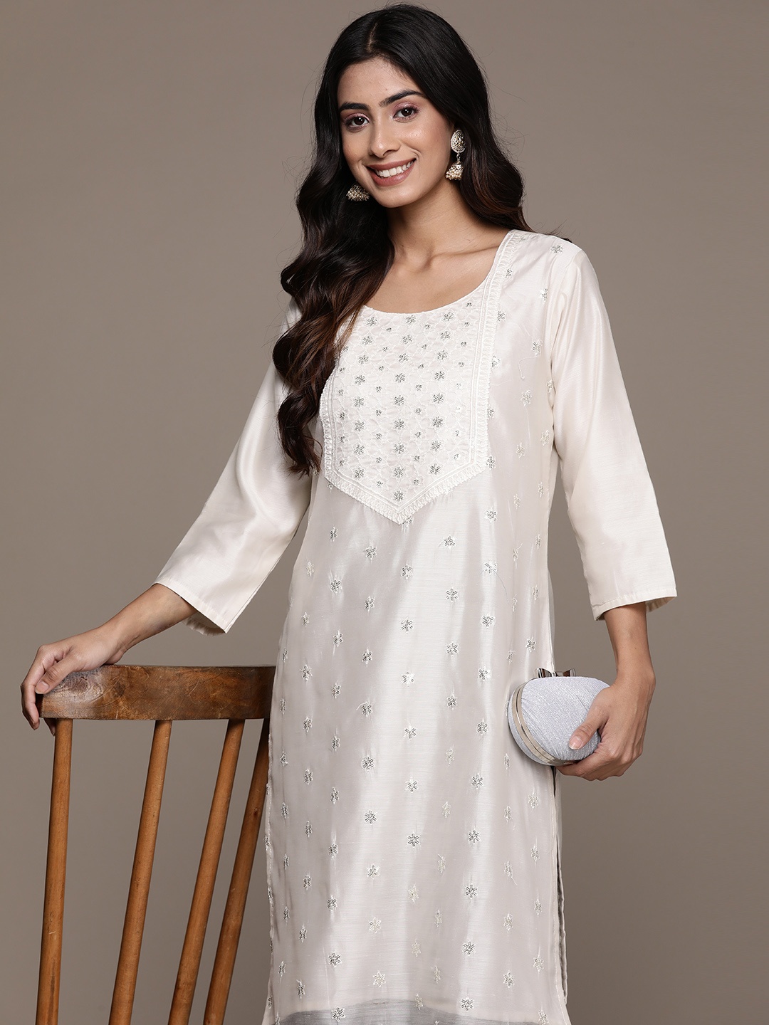 

Anubhutee Floral Embroidered Sequinned Kurta, Off white