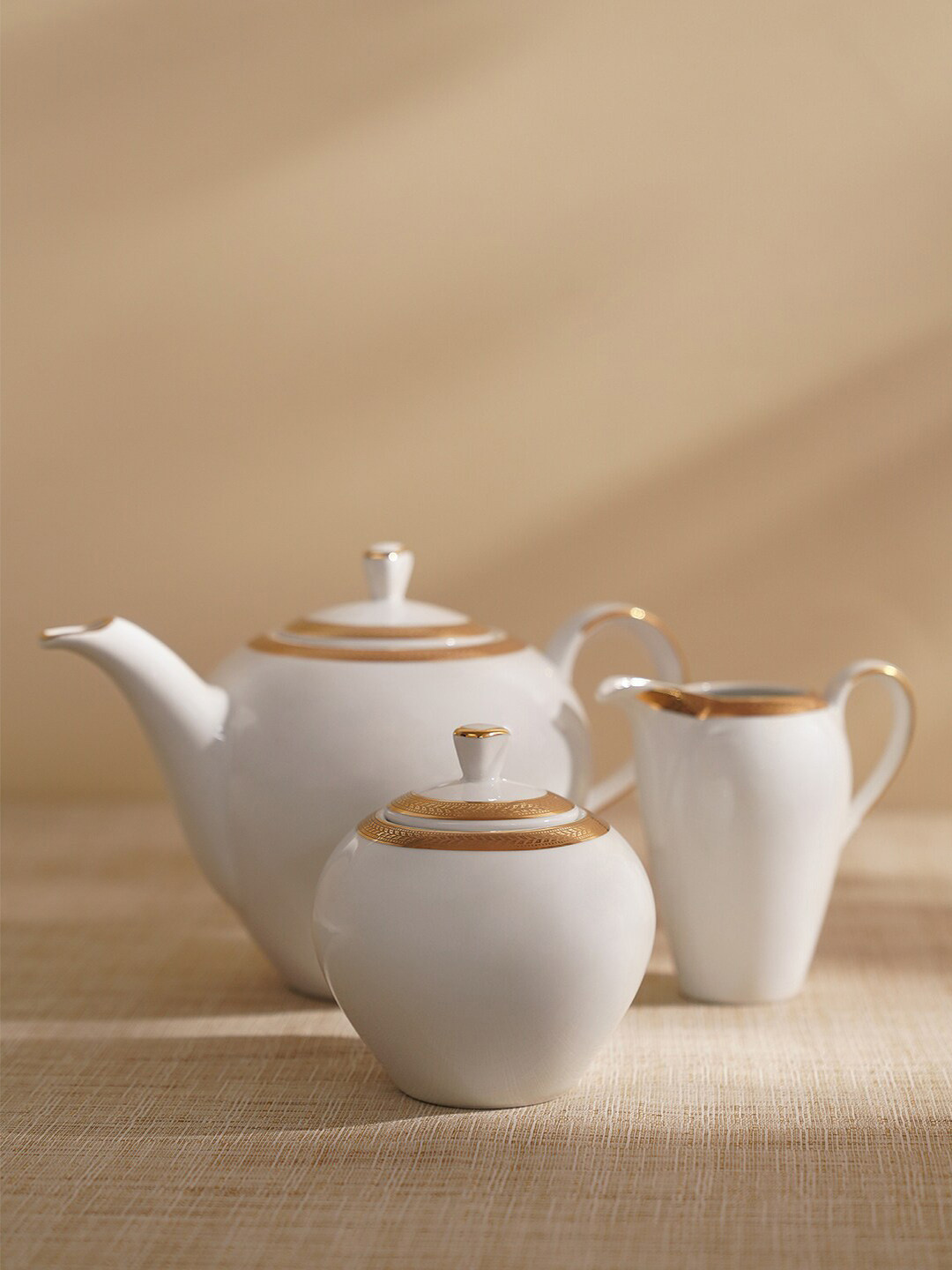 

Pure Home and Living White Porcelain Glossy Kettle Set