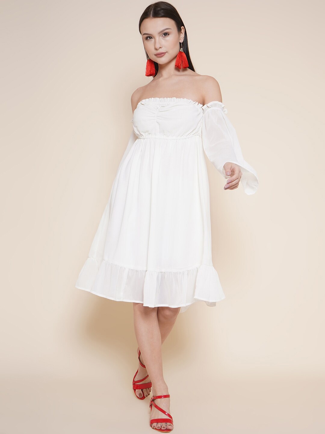 

VESTIDO MODAS Gathered Detailed Off-Shoulder Bell Sleeves Fit & Flare Dress, Off white