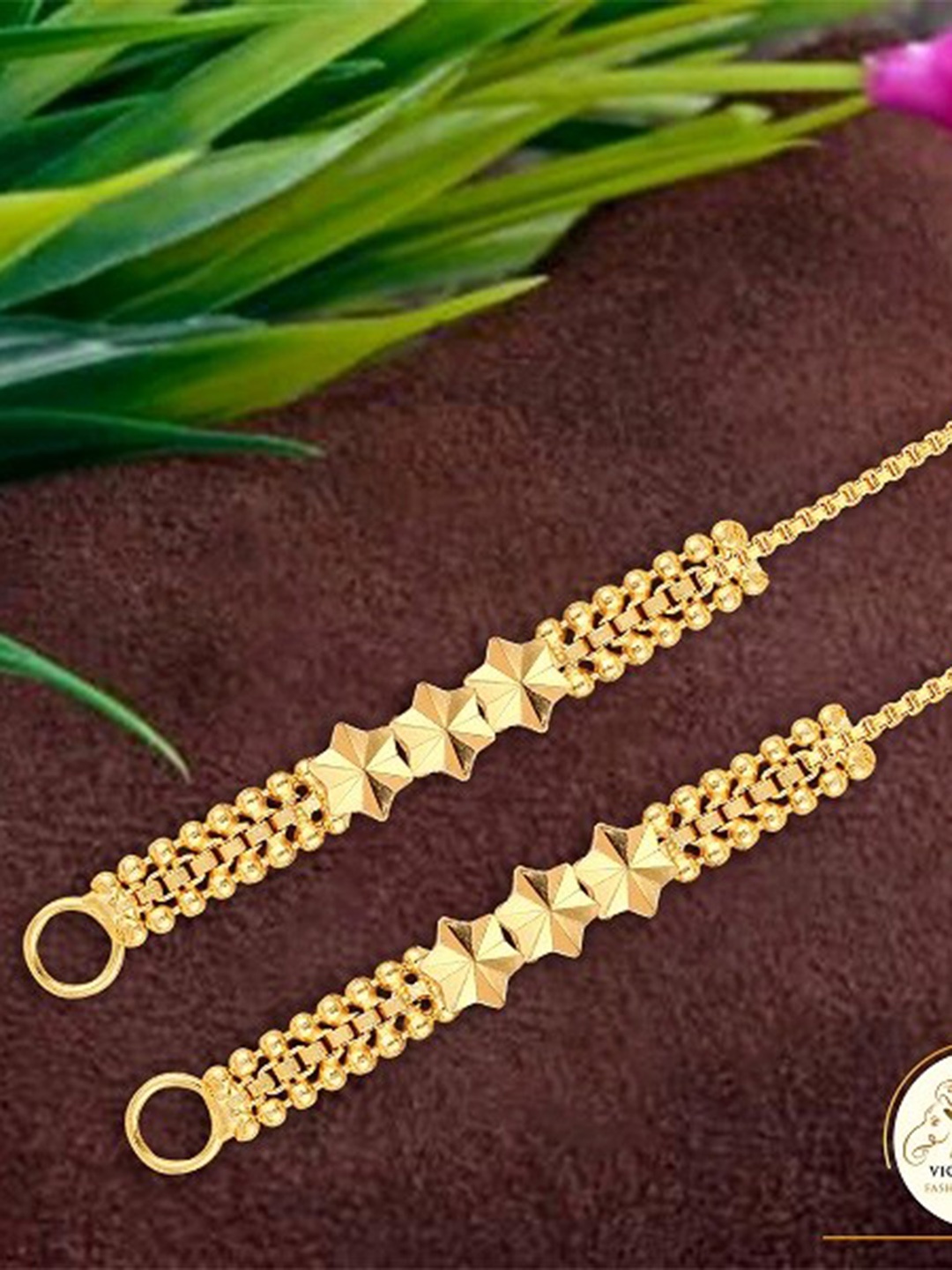 

Vighnaharta Set Of 2 Gold-Plated Ear Cuff Earrings