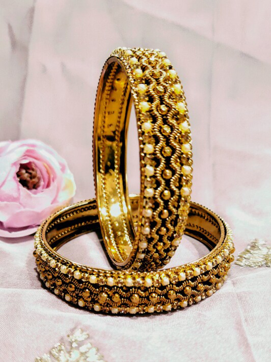 

FEMMIBELLA Set Of 2 Gold-Plated Pearl Beaded Bangles