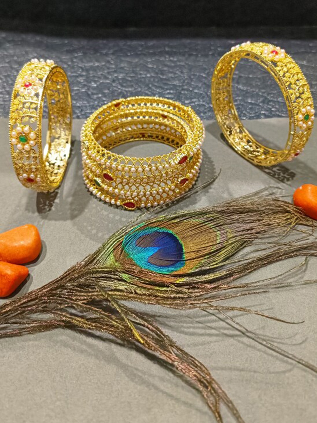 

FEMMIBELLA Set Of 6 Gold-Plated Stone Studded Bangles