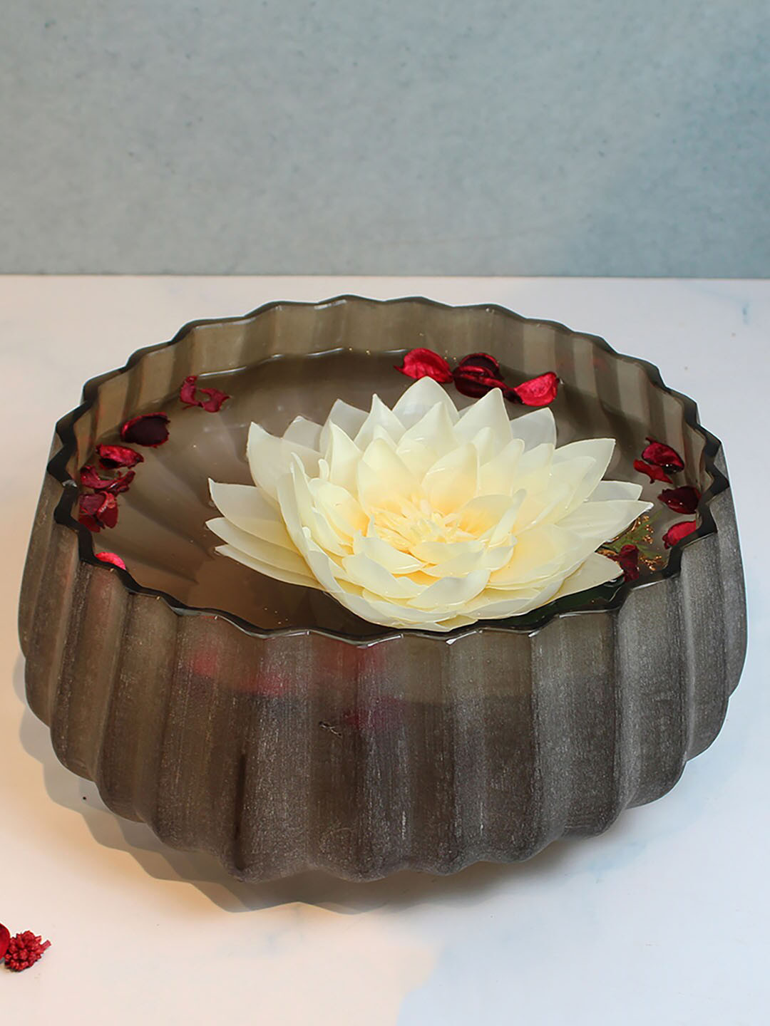 

Izzhaar Sand Snow Grey Ribbed Decorative Glass Bowl