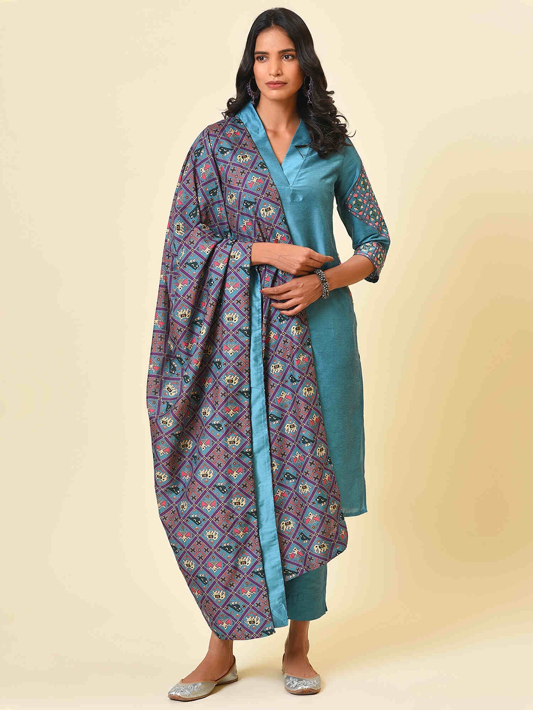 

NUHH Regular Kurta With Trousers & Printed Dupatta, Blue
