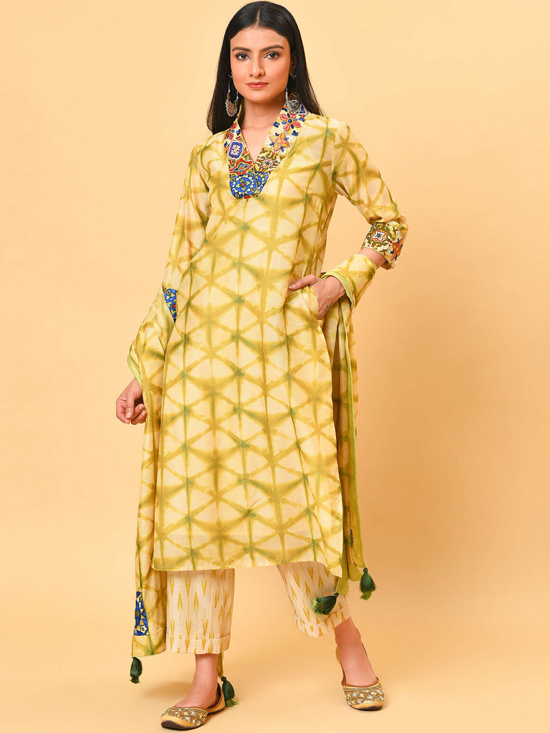 

NUHH Tie & Dyed Regular Kurta & Trousers With Dupatta, Lime green