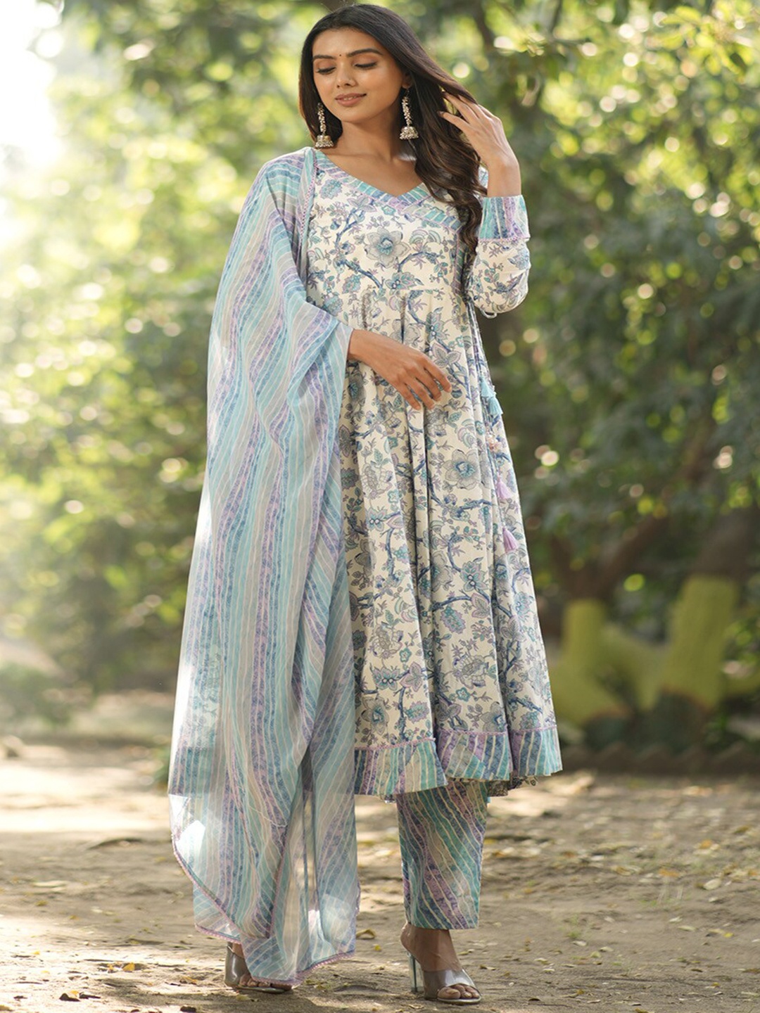 

WEAVLLITE Floral Block Printed V-Neck Pure Cotton A-Line Kurta with Trousers & Dupatta, White