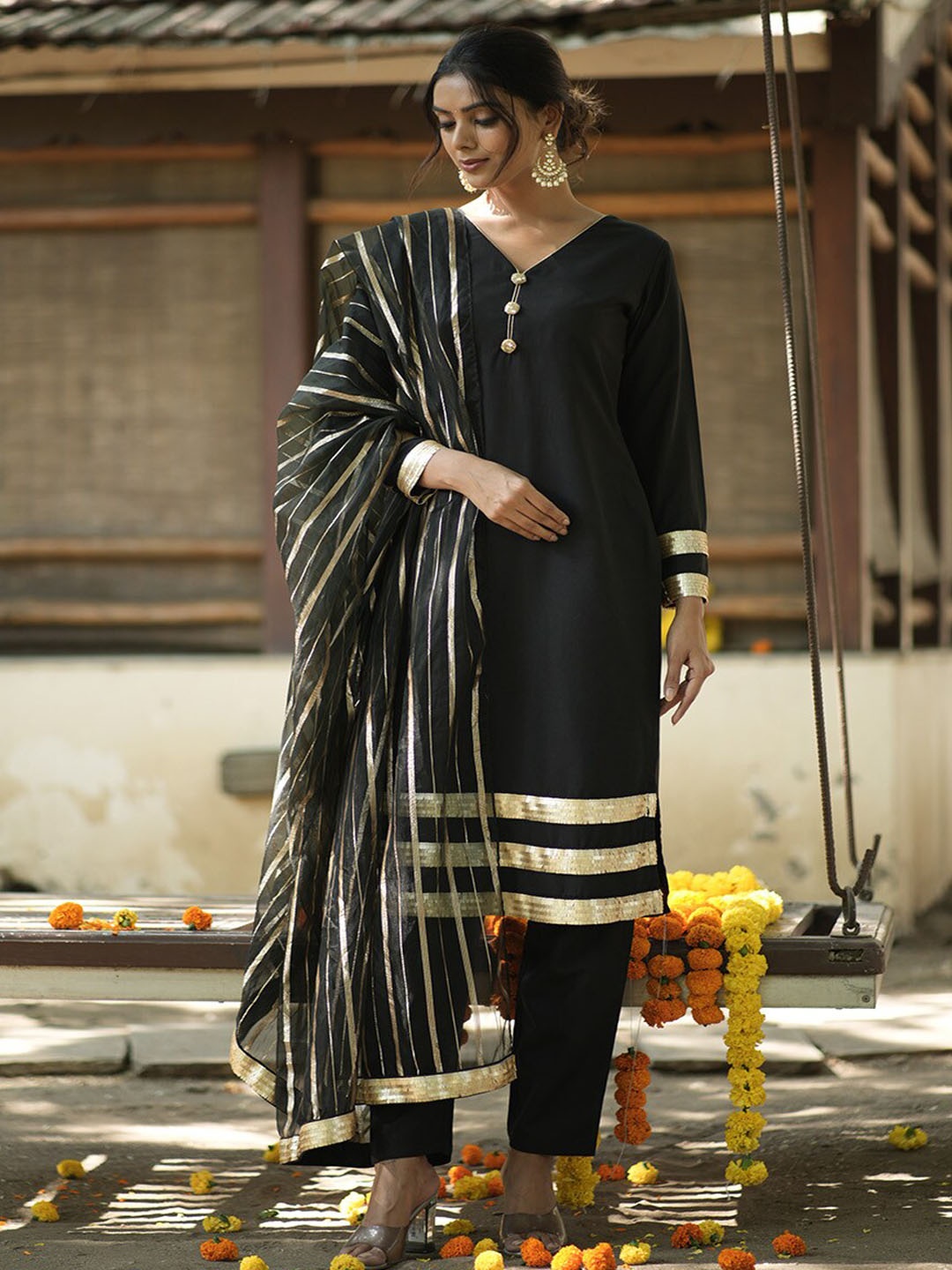 

WEAVLLITE Zari Kurta With Trousers & With Dupatta, Black