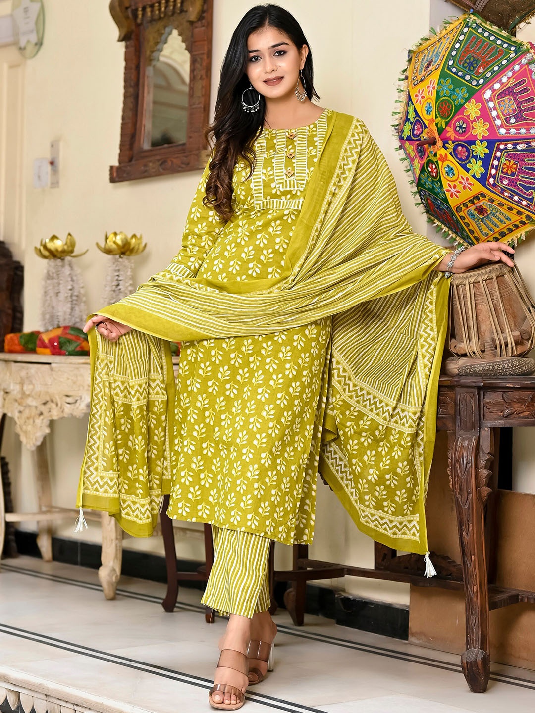 

MissKurti Printed Pure Cotton Kurta with Trousers & Dupatta, Green