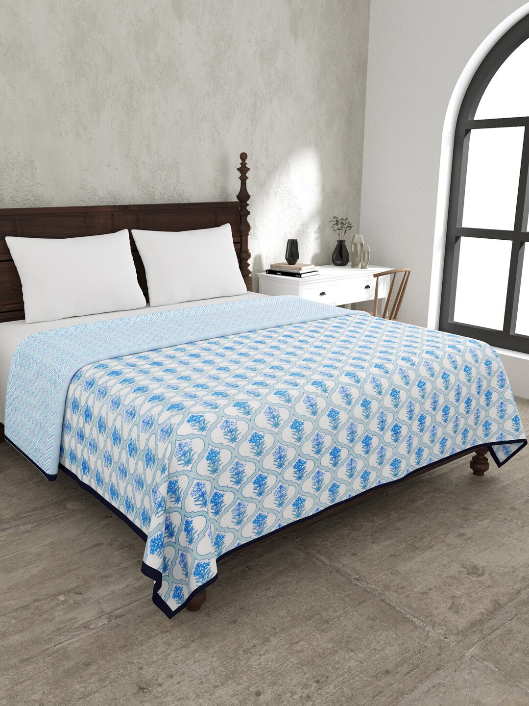 

JAIPUR FABRIC Jaal Darbar White & Blue Floral Mild Winter 120 GSM Cotton Double Bed Dohar