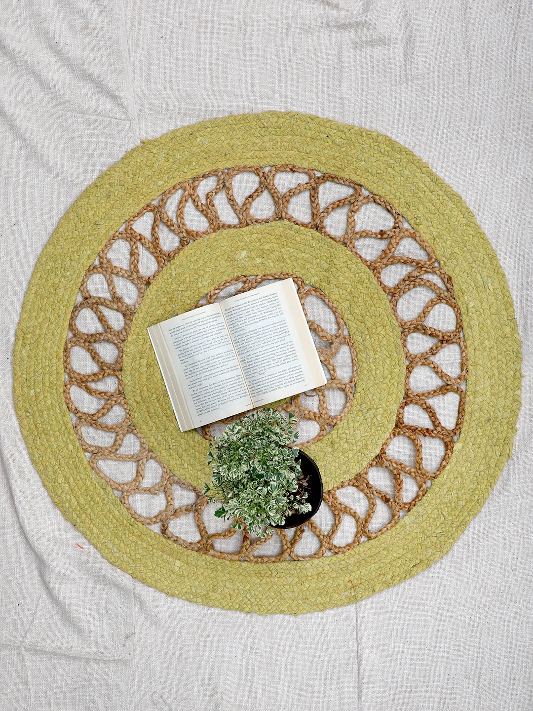 

Art Avenue Green & Beige Self-Design Round Jute Rug