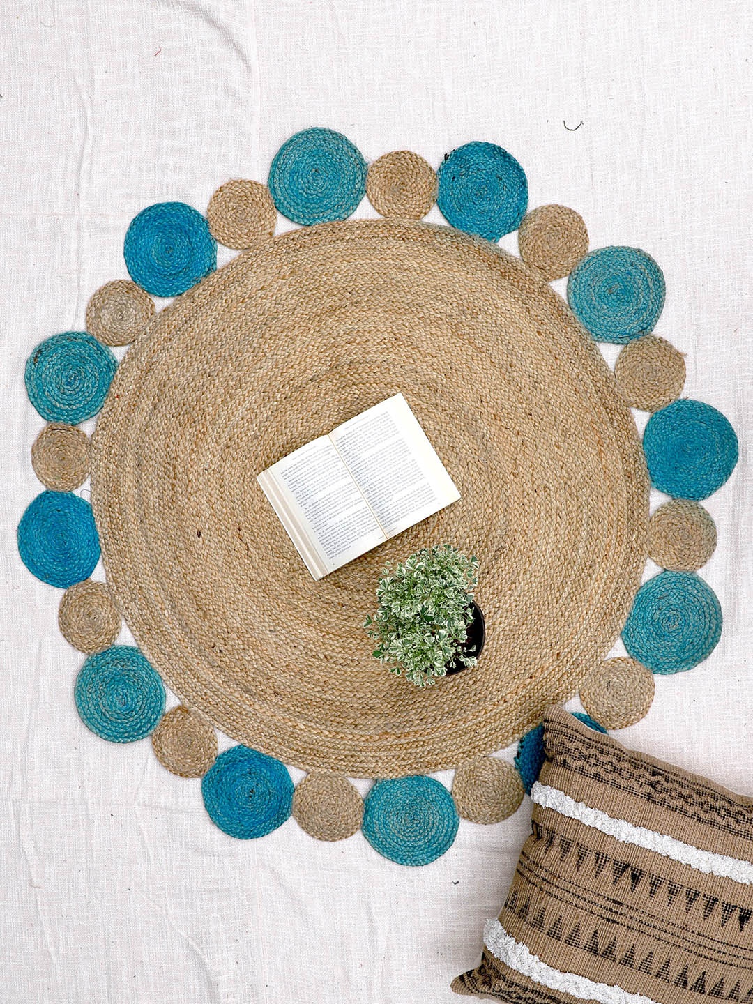 

Art Avenue Petite Beige & Blue Braided Round Jute Rugs