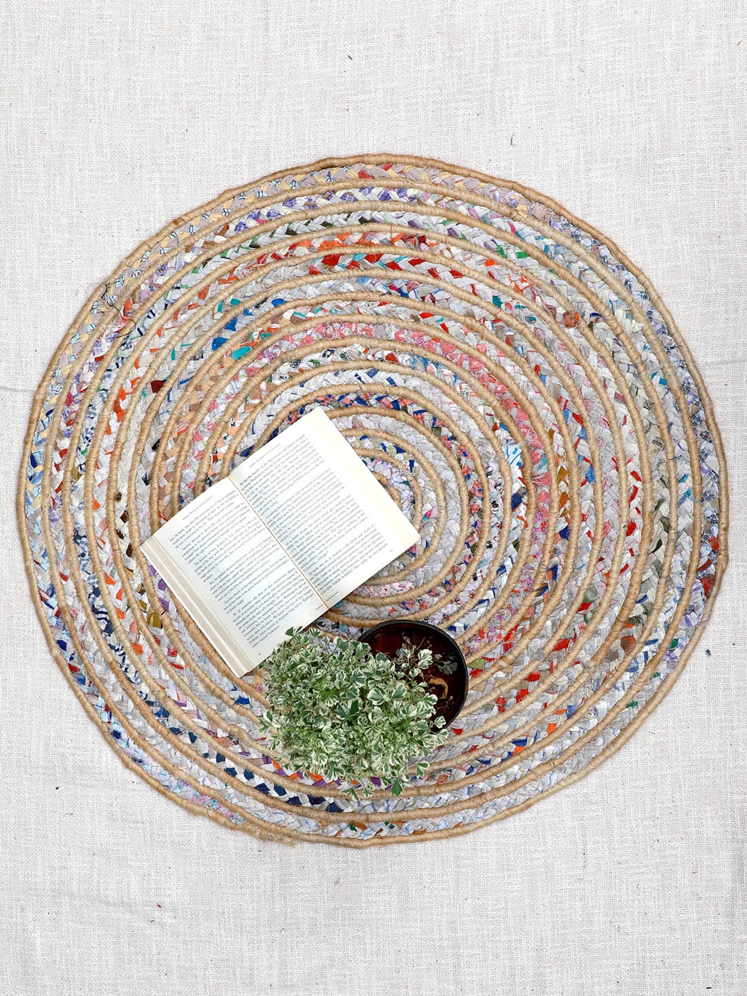 

Art Avenue Slub Beige & Grey Woven Design Round Jute Rug