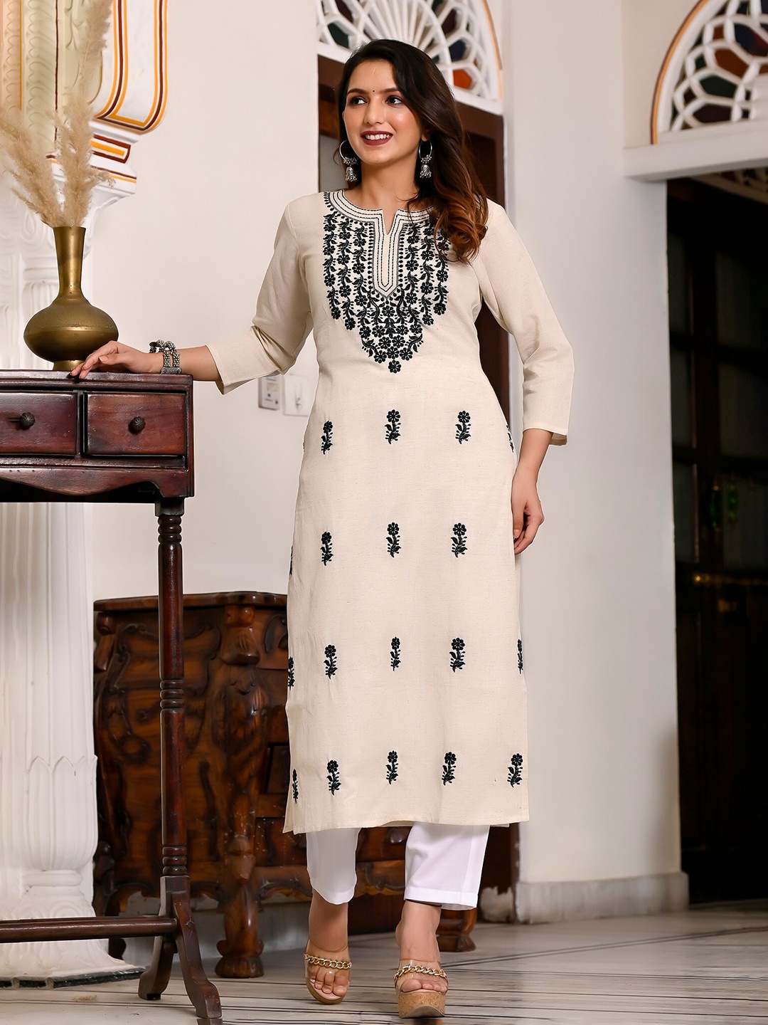 

MissKurti Floral Embroidered Pure Cotton Straight Kurta, Beige