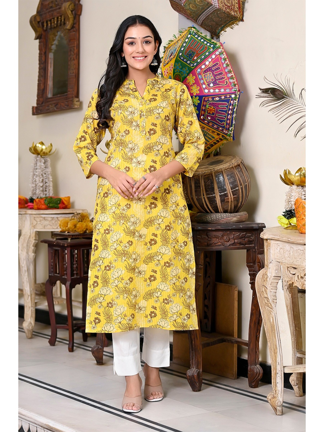 

MissKurti Floral Printed Pure Cotton Straight Kurta, Yellow