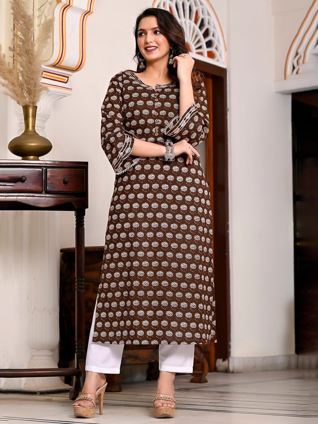 

MissKurti Floral Printed Pure Cotton Straight Kurta, Coffee brown